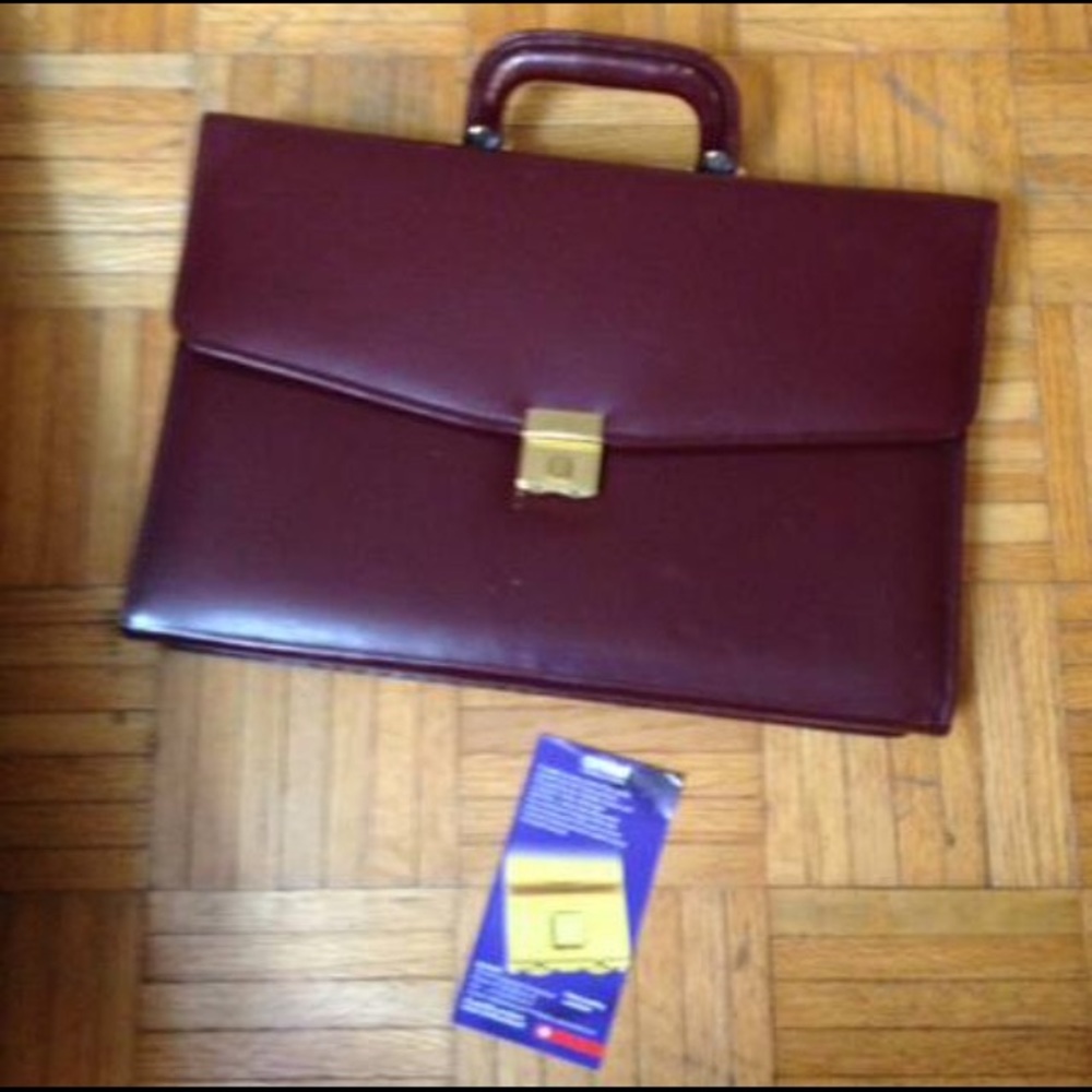 Amiet briefcase amiet closure typical maroon color